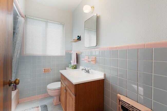 Building Photo - 463 Cherry Ridge Dr
