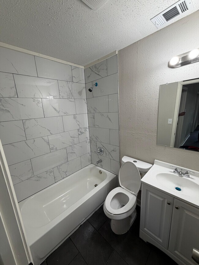 Building Photo - 744 Baltimore St