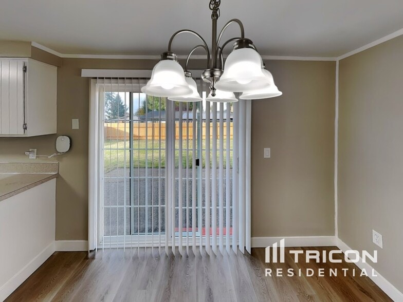 Building Photo - 13806 NE 49th St