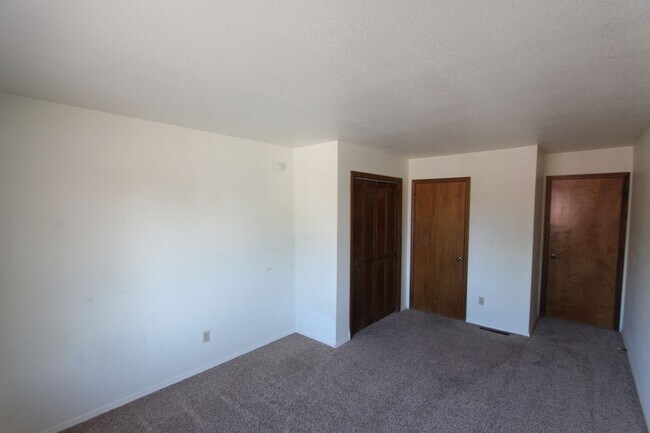 Building Photo - Bright 2BR Townhome in Boyington Heights | Private Balcony + Fenced Backyard