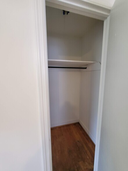 Building Photo - 301 W Lakeside Ave