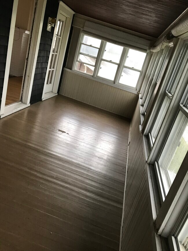 3 Season Front Porch - 148 Mosley Dr