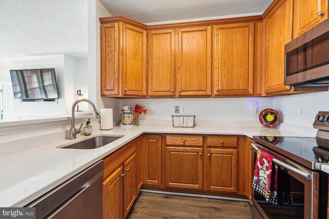 Building Photo - 12161 Abington Hall Pl