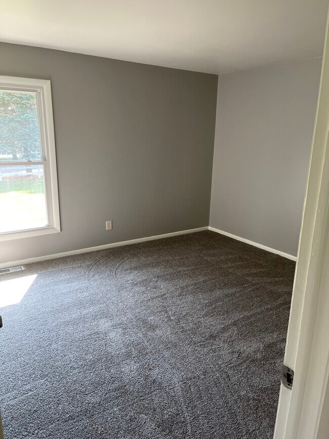 Building Photo - 4465 W Milham Ave