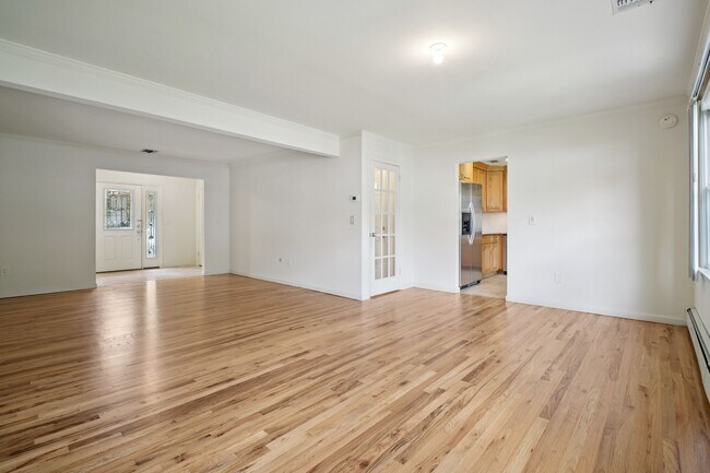 Building Photo - 611 Grove St