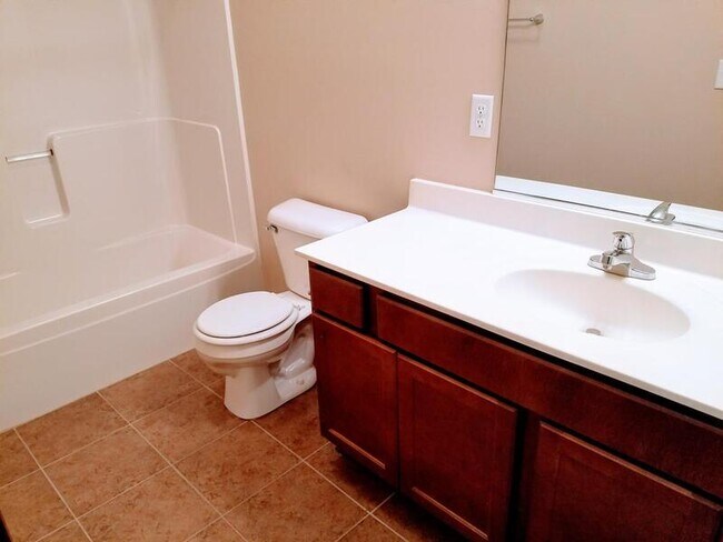 Building Photo - 1305 S G Ave, Unit 32