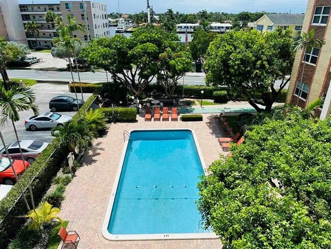 Building Photo - 400 N Riverside Dr