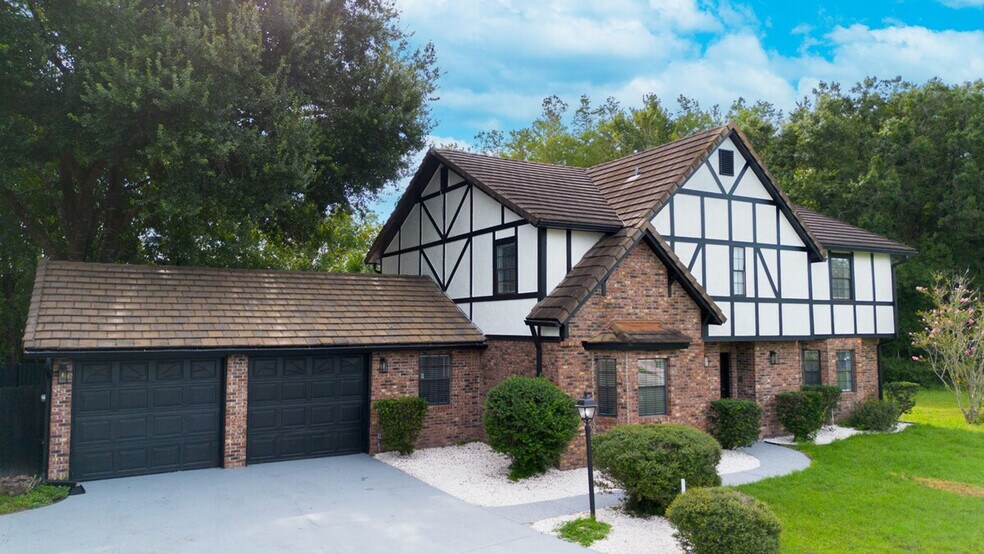 Building Photo - 2540 Albany Dr