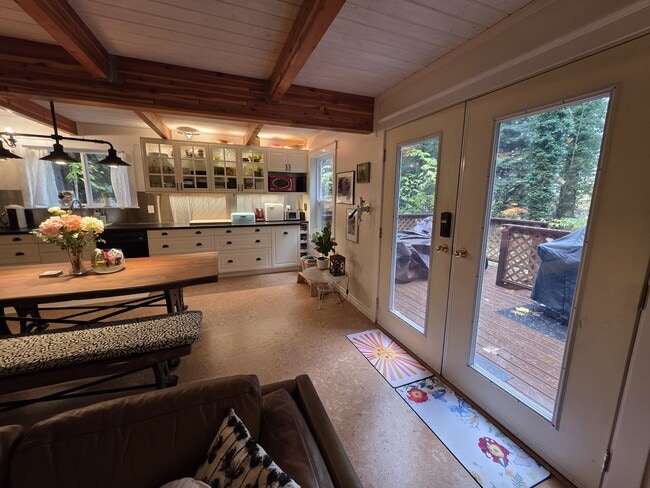 Building Photo - 713 Claire Ln