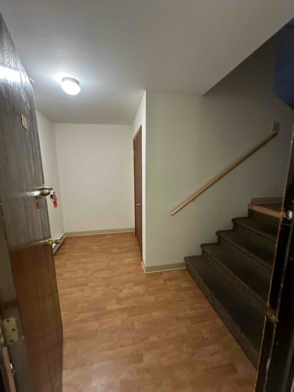 Primary Photo - 320 Oak Ave N