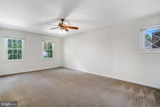 Building Photo - 6031 Mayfair Ln