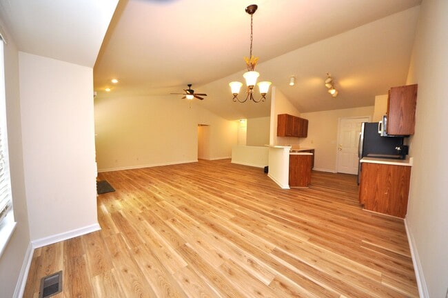 Primary Photo - Beautiful Renovated 3 Bedroom 3 Bathroom i...