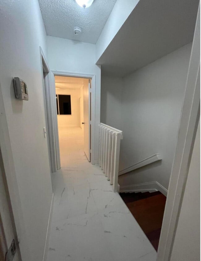 Building Photo - 7870 Dixie Beach Cir