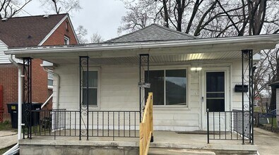 Building Photo - Renovated 3-Bedroom Home – We Welcome Sect...