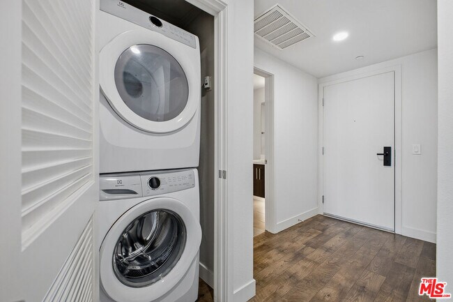 Building Photo - 10601 Washington Blvd