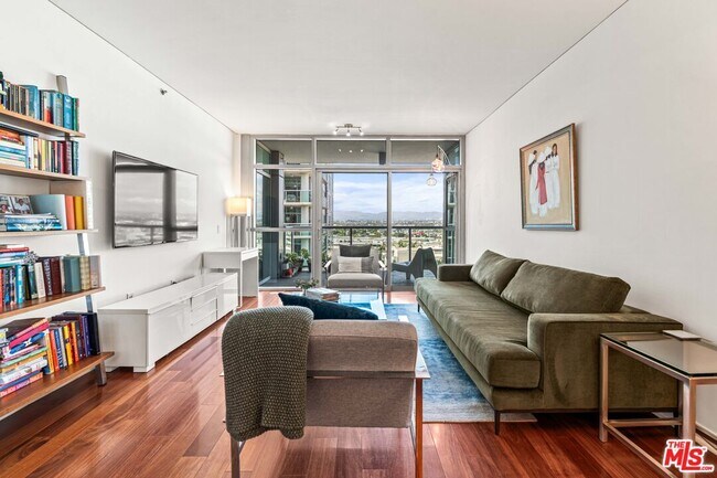 Building Photo - 13650 Marina Pointe Dr