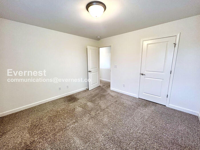 Building Photo - 787 Coopers Way