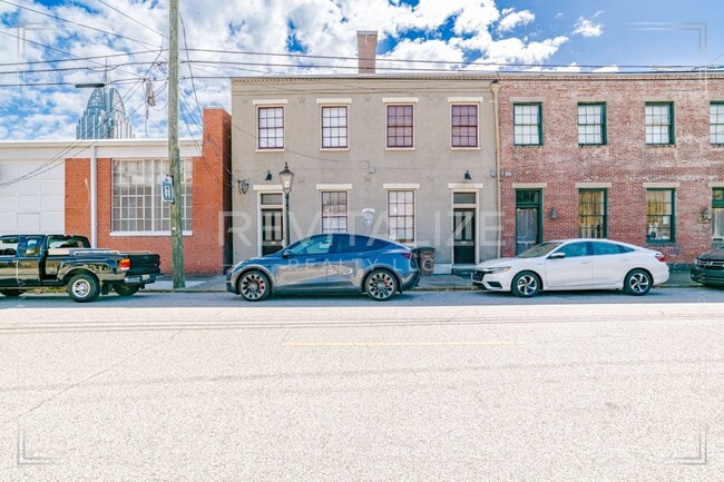 Building Photo - 163 State St