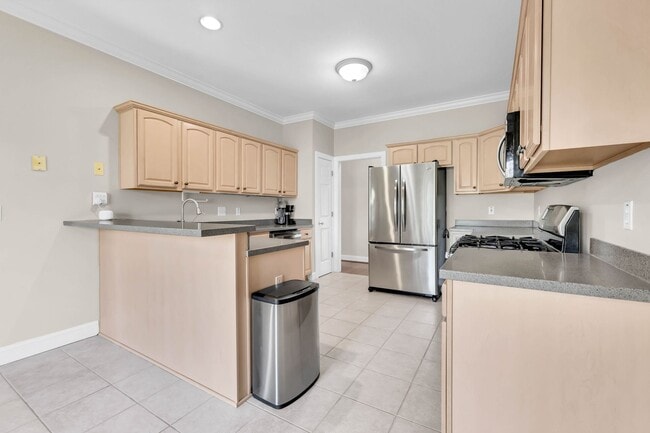 Building Photo - 4276 N Woodstock Dr