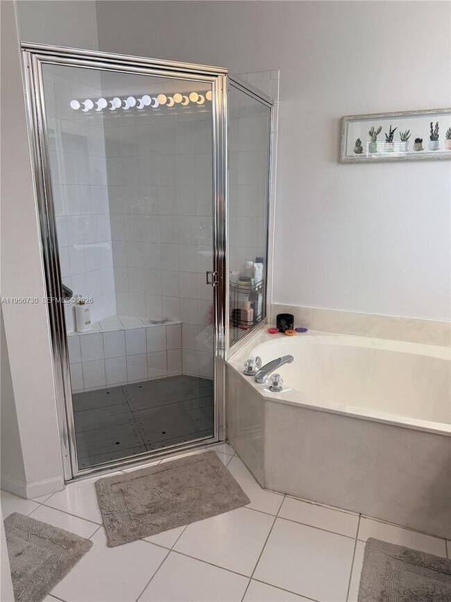 Building Photo - 10390 Utopia Cir E