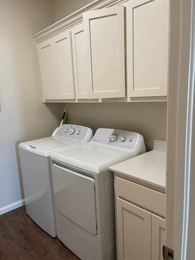 Building Photo - *Fully Furnished* 4 bedroom, 2.5 bathroom, 2 car garage Gated Neighborhood