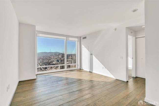 Building Photo - 425 1st St