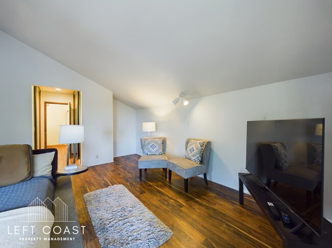 Building Photo - 132 Salishan Dr