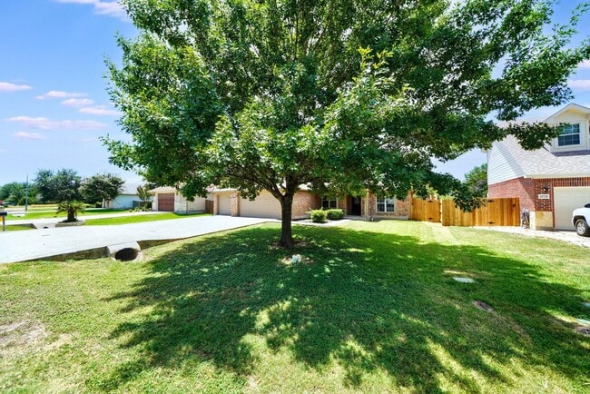 Building Photo - Stunning 4-Bedroom Home in Live Oak Hills,...