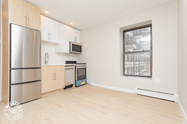 Primary Photo - 879 Dekalb Ave