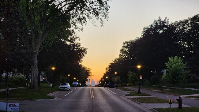 Building Photo - 1410 Breda Ave