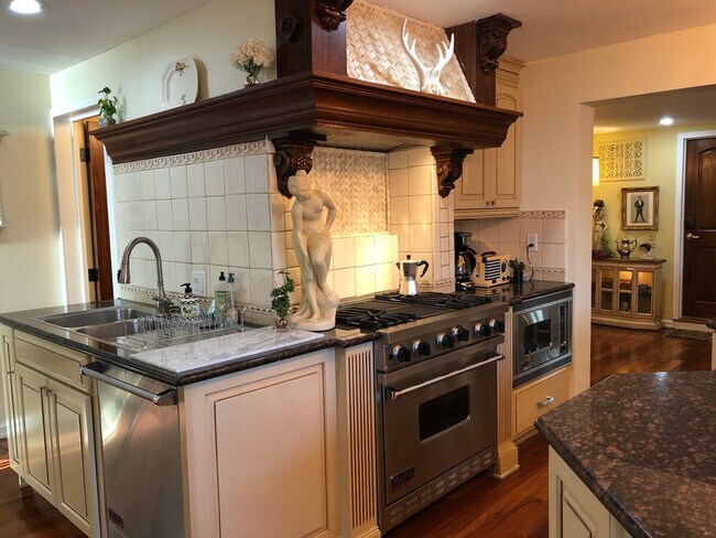 Building Photo - 4034 Beach Dr SW
