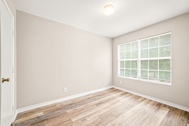 Building Photo - 7811 Kingsbury Wood