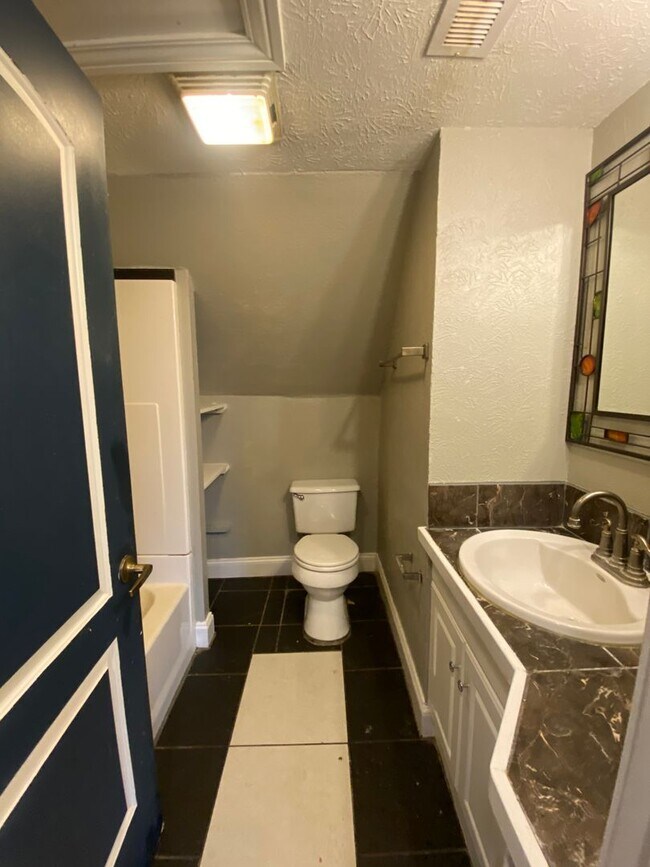 Building Photo - S 2nd Street