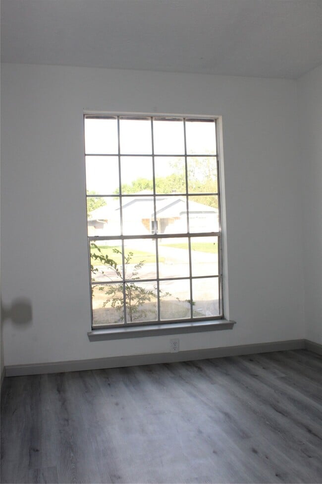 Building Photo - 9211 Golden Meadow Dr