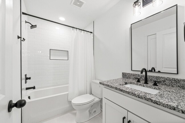 Building Photo - Pet Friendly Three Bedroom with Bonus!