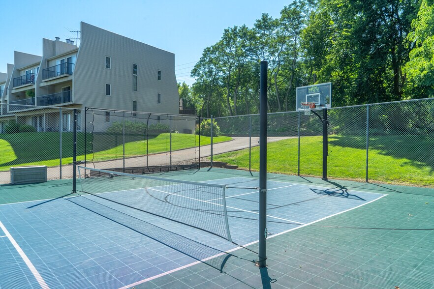 Building Photo - 6339 Saint Croix Trl N