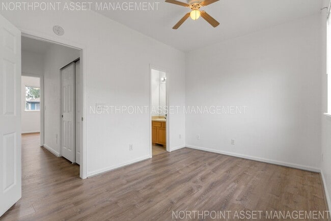 Building Photo - Beautiful 2 beds 2.5 baths in Brighton!