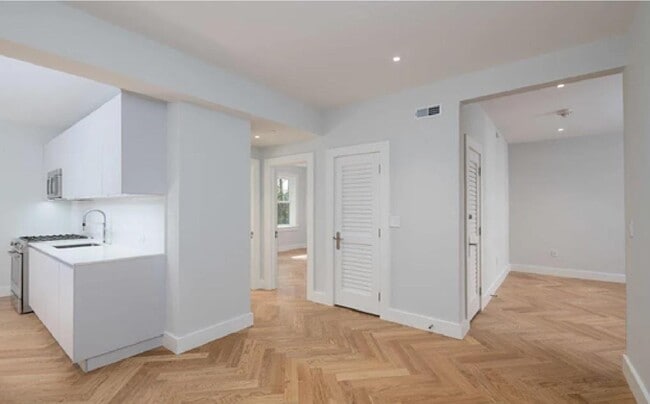 Building Photo - 3 Forest St