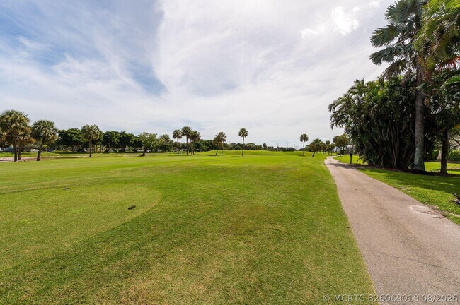 Building Photo - 17282 Bermuda Village Dr