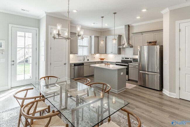 Building Photo - 40 Pine St