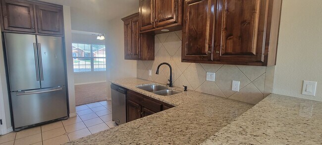 Building Photo - SPECTACULAR NEWER HOME, FIREPLACE, FORMAL ...