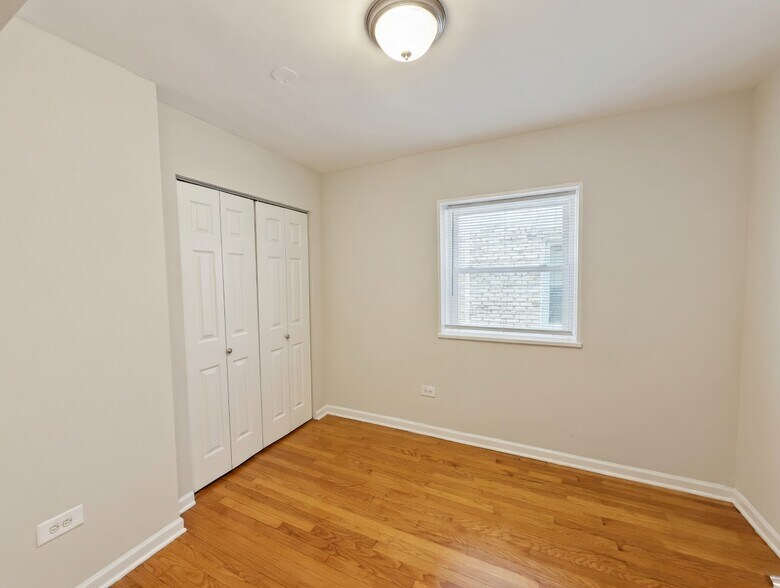 Building Photo - 6535 N Mozart St