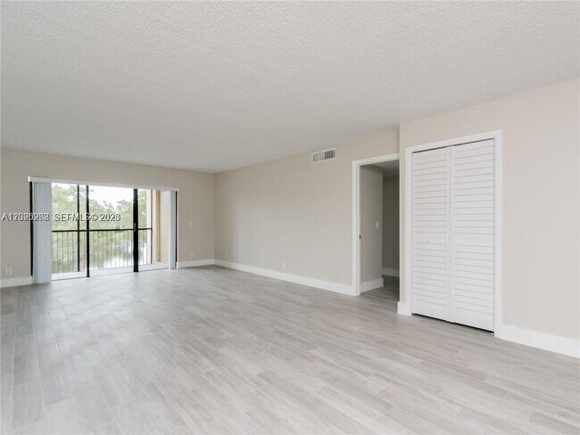 Building Photo - 436 Lakeview Dr