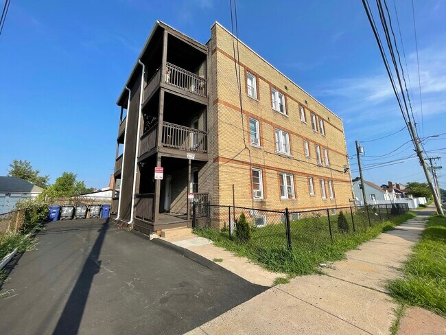 Building Photo - 178 Roosevelt St