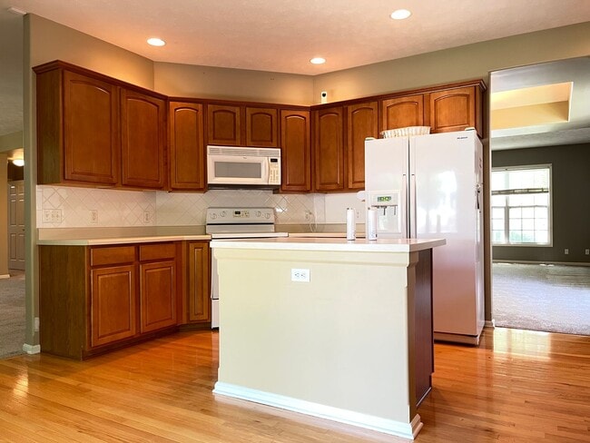 Building Photo - Beautiful 4 bed 2.5 bath 3000+sq ft