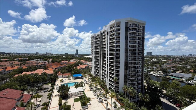 Building Photo - 3610 Yacht Club Dr