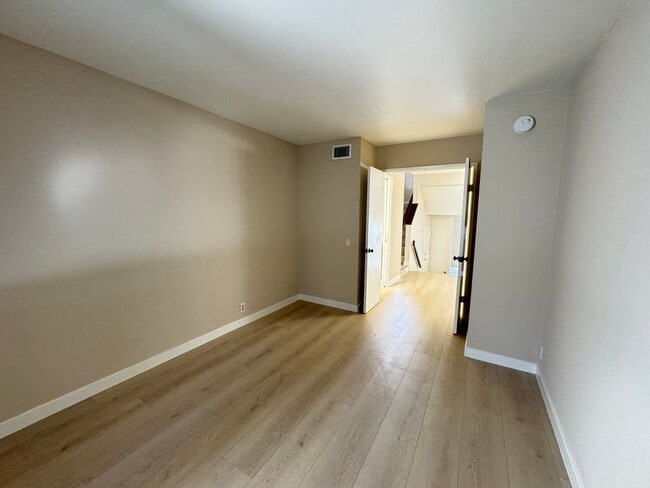 Building Photo - Spacious 2Bd/2Ba Condo w/Bonus Office, Garage and A/C!