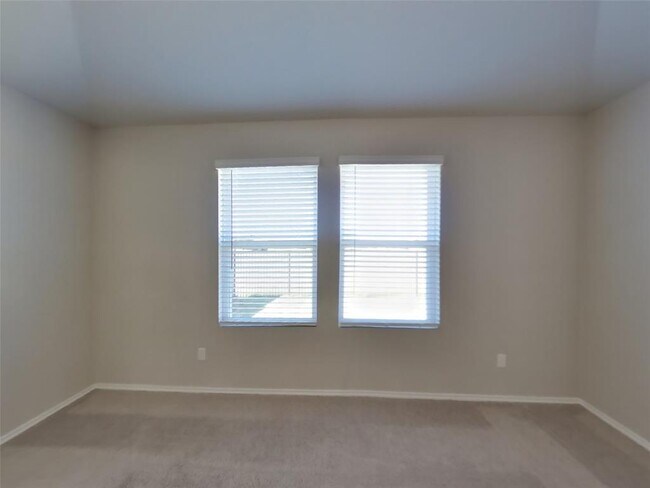 Building Photo - 5104 Saddle Clb Dr