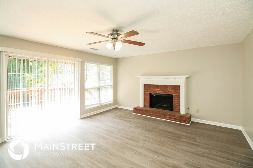 Building Photo - 8535 Glenwoods Dr