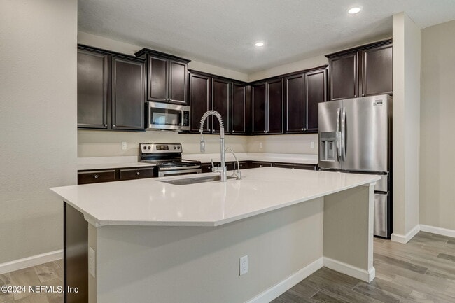 Building Photo - 15825 Stedman Lake Dr